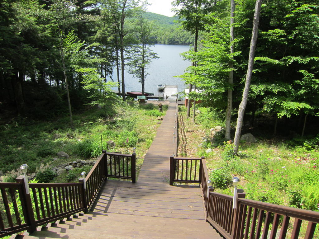 LAKE NEBO A PRIVATE LAKE! Property Listing from DaviesDavies